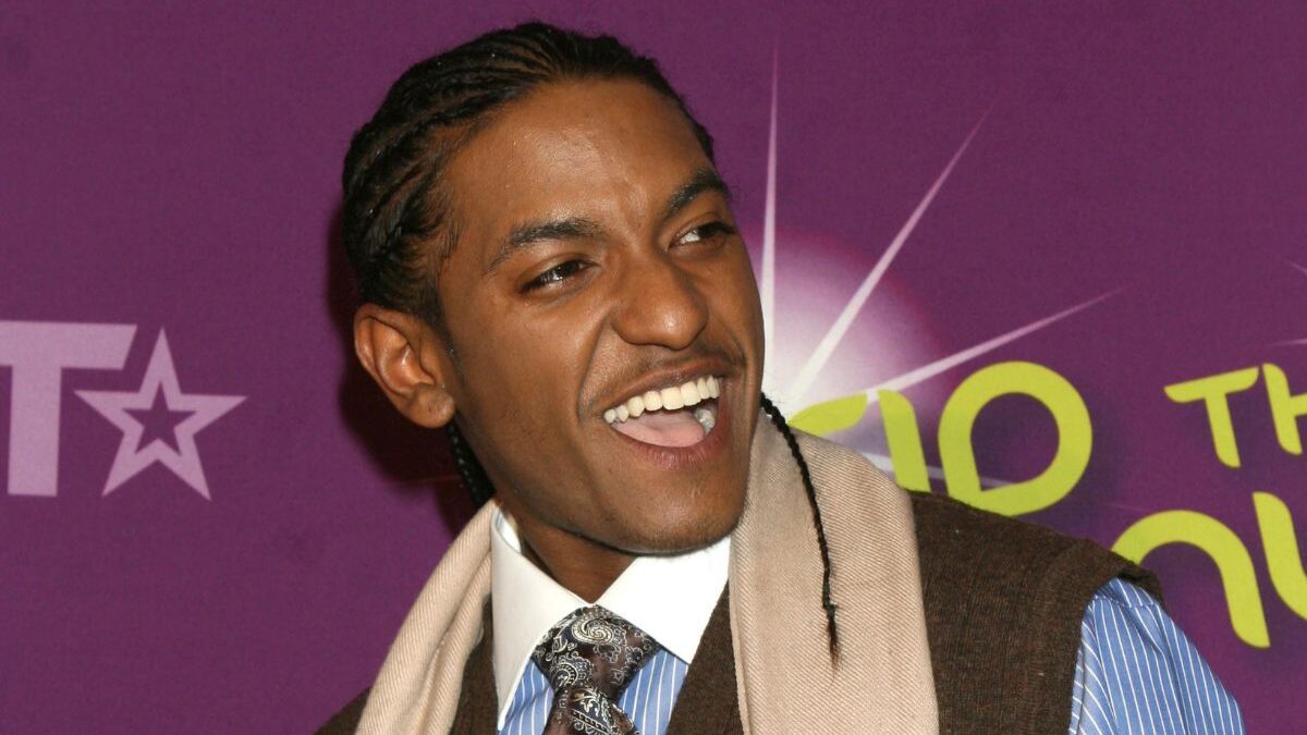 R&B Singer Lloyd's Mishap at Detroit Concert